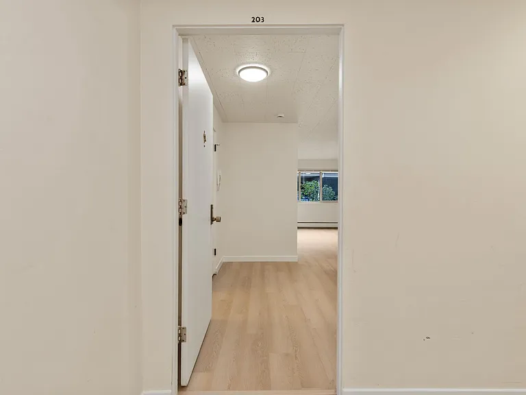 Seasons Apartments — Photo 31
