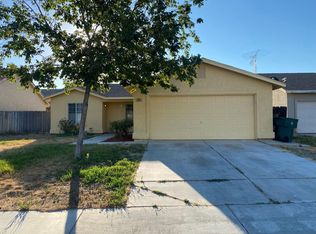 562 Zinfandel St, Los Banos, CA 93635
