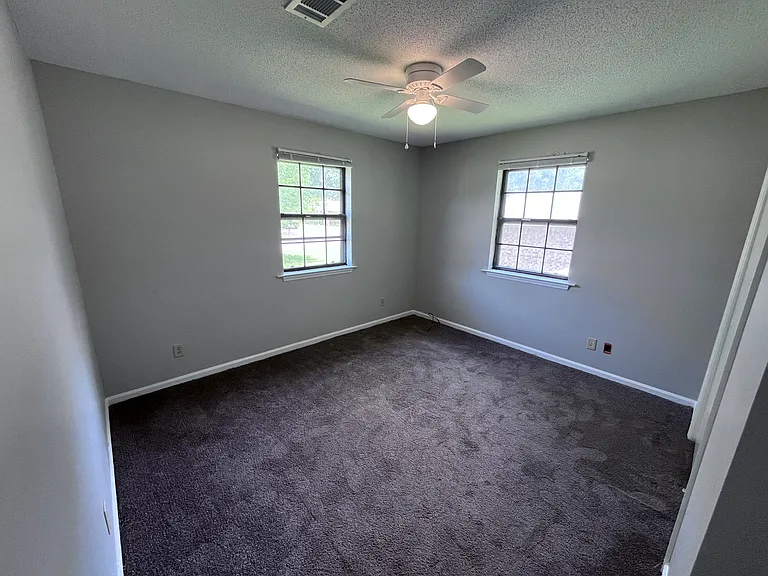 215 Berkshire Cir — Photo 28