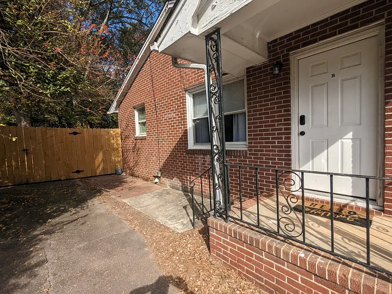 Bristol Dr — Photo 20