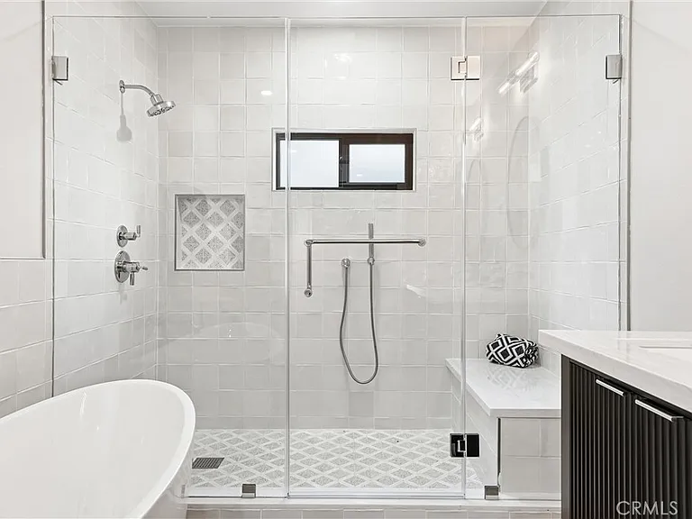 4523 Lexington Ave — Photo 16
