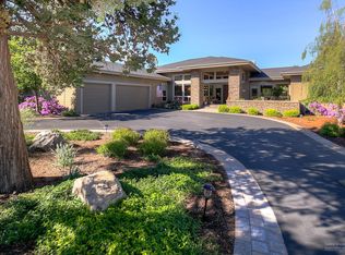 1084 Highland View Loop, Redmond, OR 97756