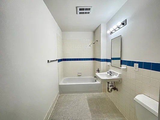 Rented by Peter Ashe | media 7