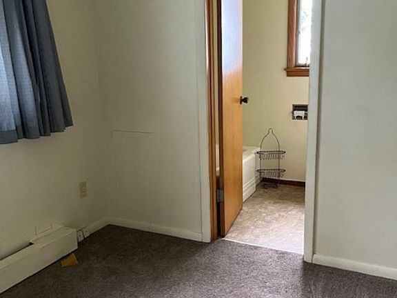 4th image of 16821 Wicker Ave