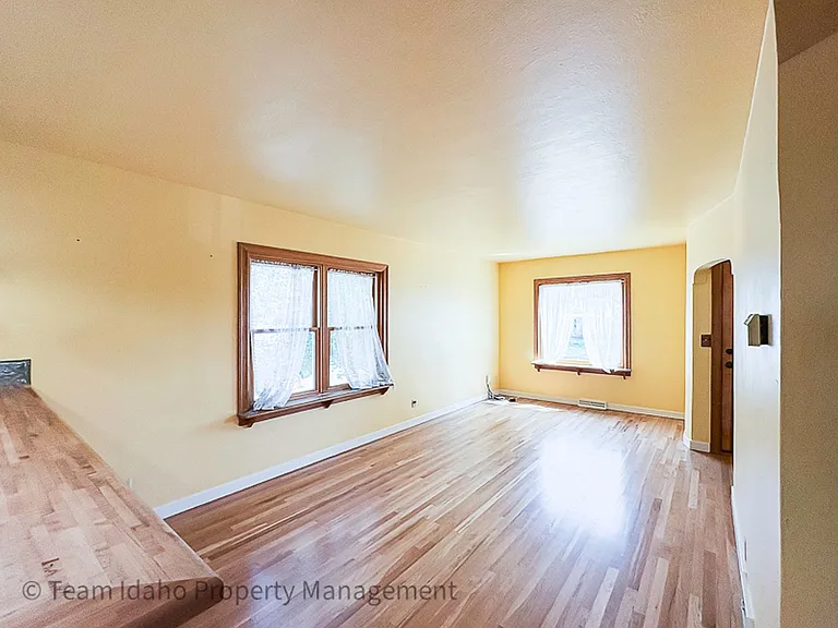 1203 Logan St — Photo 17