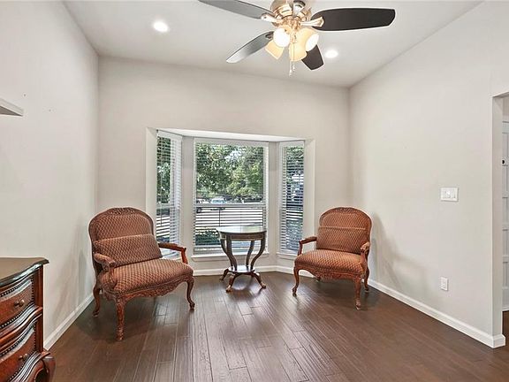 5th image of 2416 Florence Dr