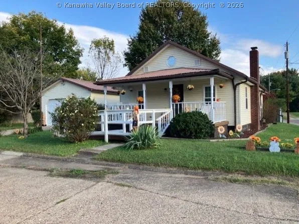 213 3rd St, New Haven, WV 25265