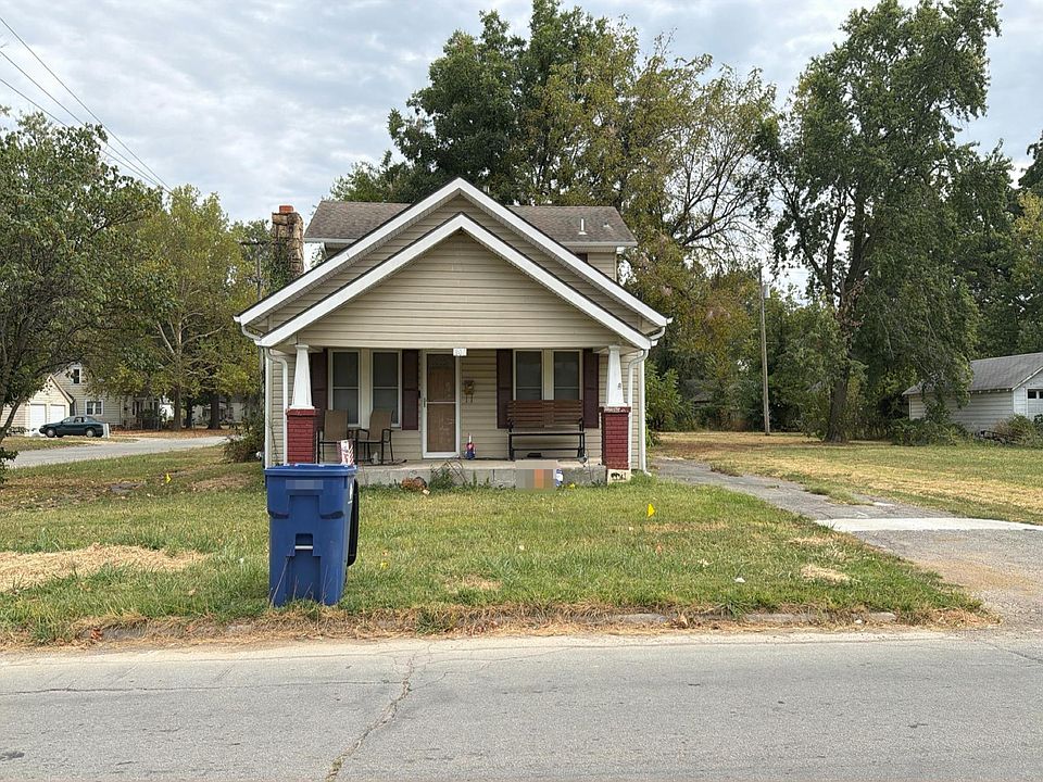 1st image of 801 W 1st St