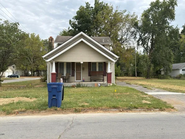 801 W 1st St, Coffeyville, KS 67337