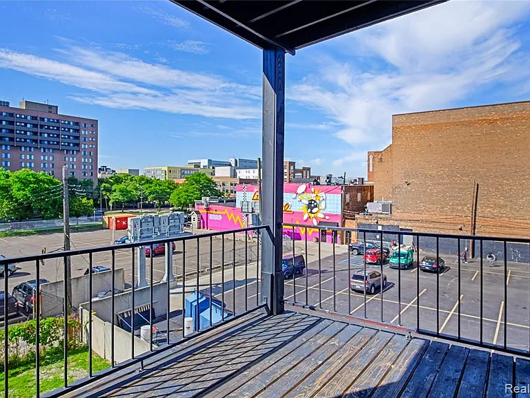 68 E Willis St #10 — Photo 16