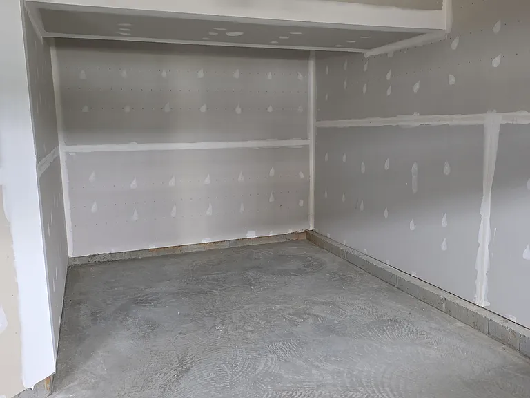 1 Car Garage