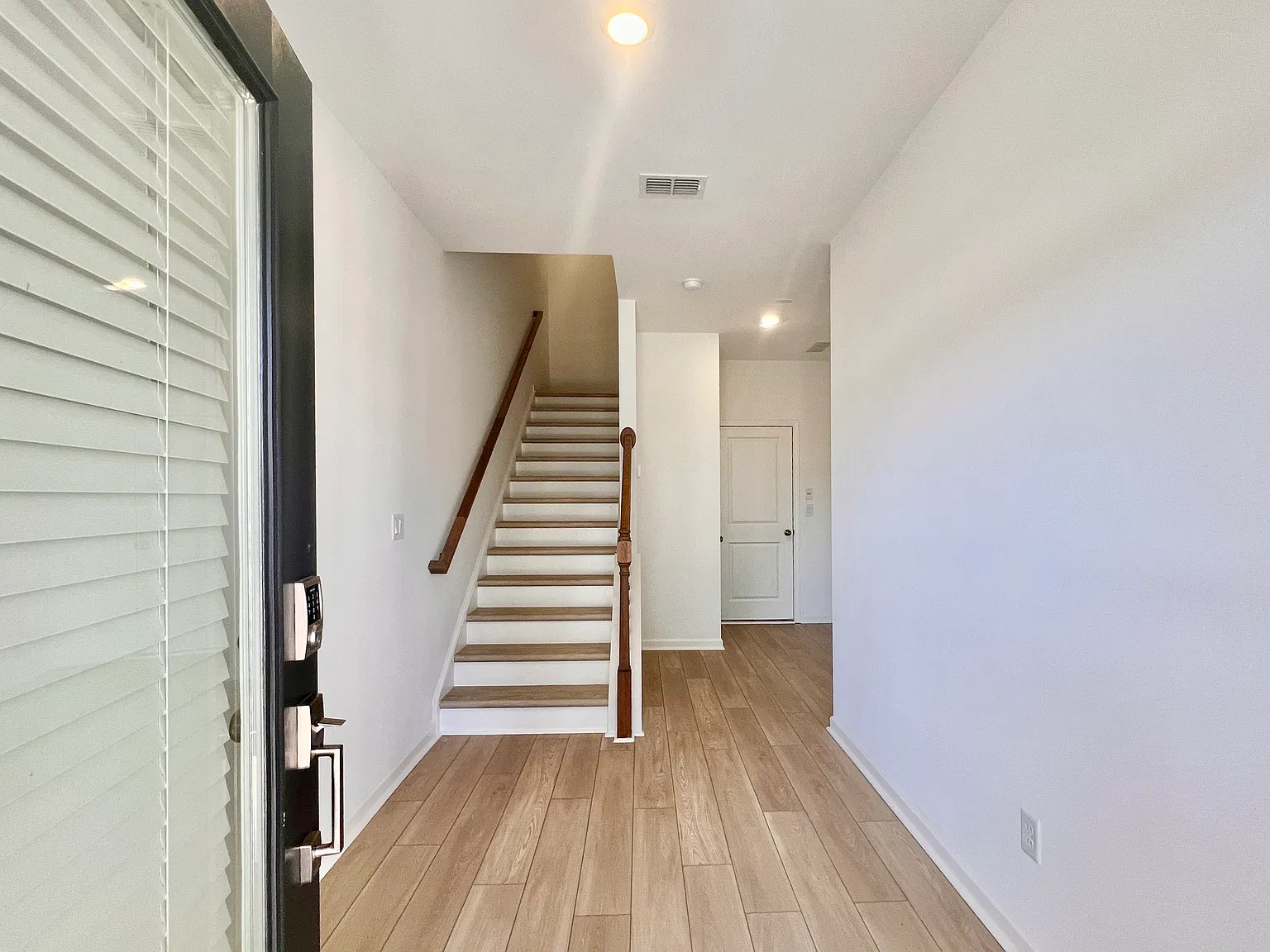 4 bed, 3.5 bath, 2359 sqft, $2,895 — Photo 4