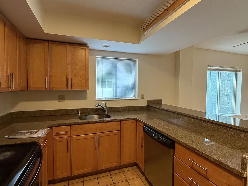 1st image of 570-572 Franklin St #2