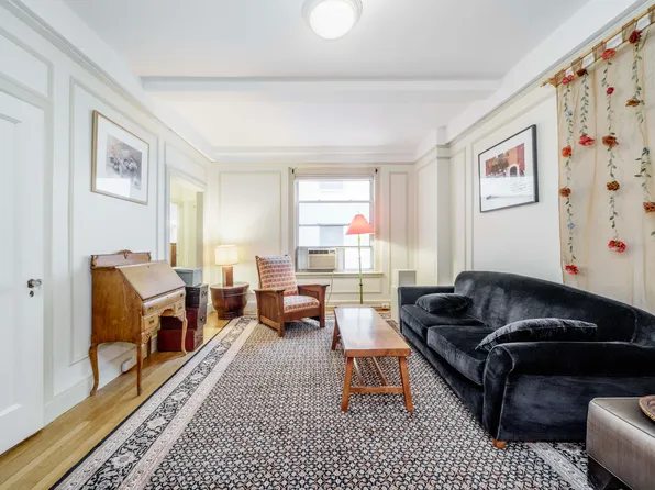 150 East 49th Street image 2 of 8