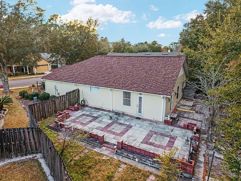 2114 NW 52nd Pl — Photo 30