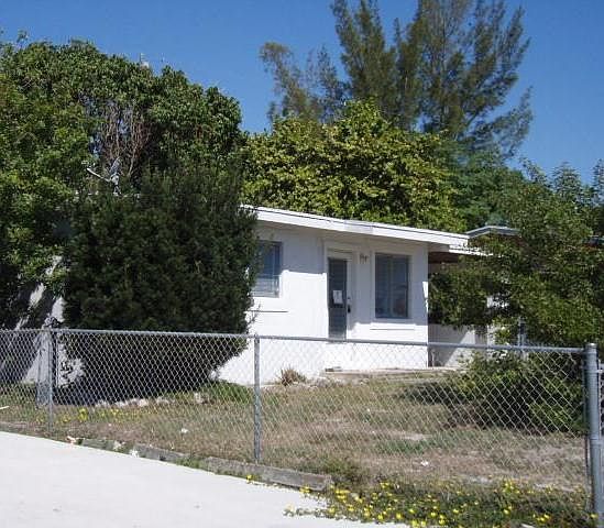 1st image of 3197 E Palm Dr