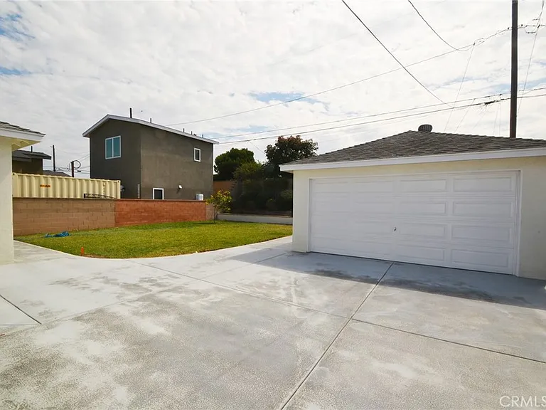 21510 Ellinwood Dr — Photo 2