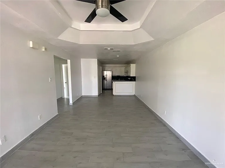 6910 Venus Dr — Photo 2
