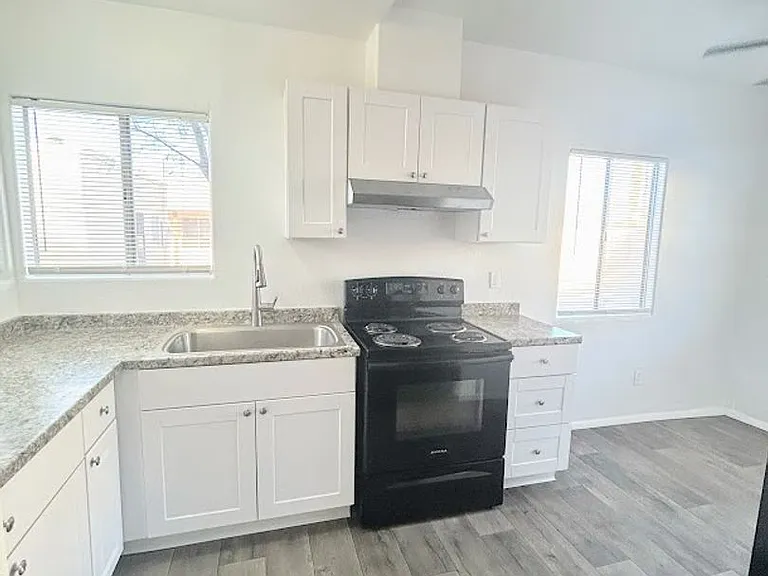 2620-2630 N 14th Ave — Photo 18