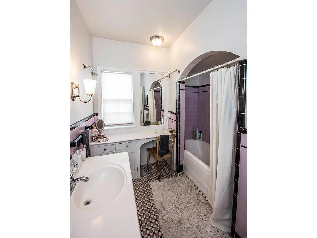 Building Photo - 2931 Ewing Ave S #1