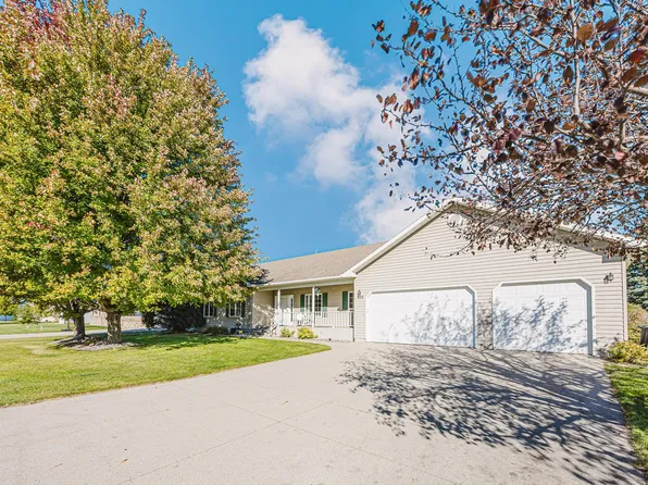 302 Fairway Dr, Casselton, ND 58012