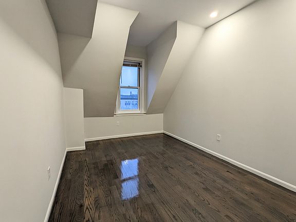 4th image of 1402 Beacon St APT 3