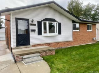 23124 Socia St, Saint Clair Shores, MI