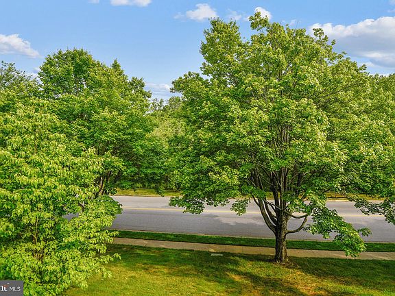 5th image of 1446 Greendale Ct #1