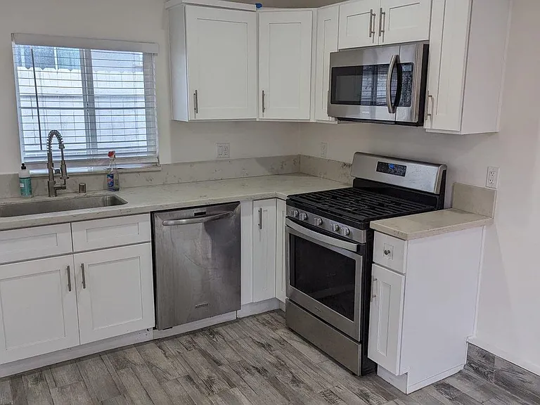 6640 Woodlake Ave — Photo 3