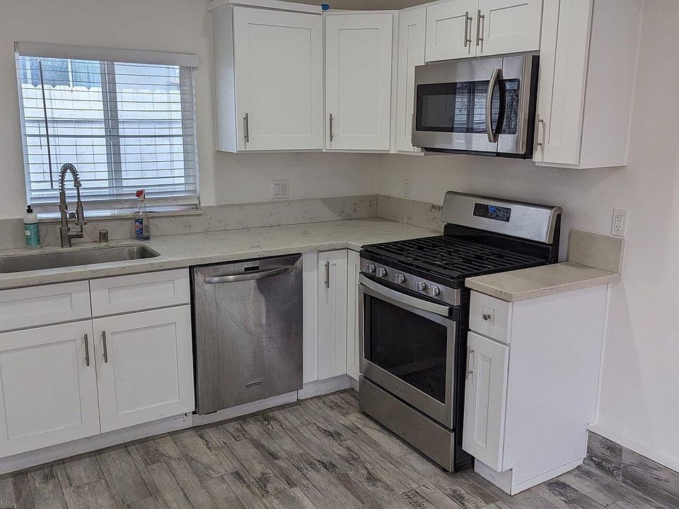 2nd image of 6640 Woodlake Ave
