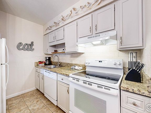 4th image of 2760 Fall River Rd #288