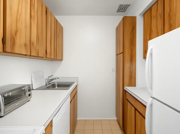 324 Pearl Street image 3 of 4