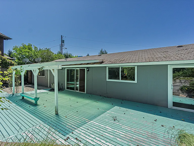 10434 NE 16th Pl — Photo 21