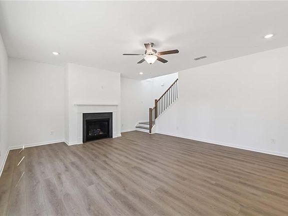 5th image of 64 Silverleaf Trl