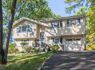 304 Conklintown Rd, Ringwood, NJ 07456