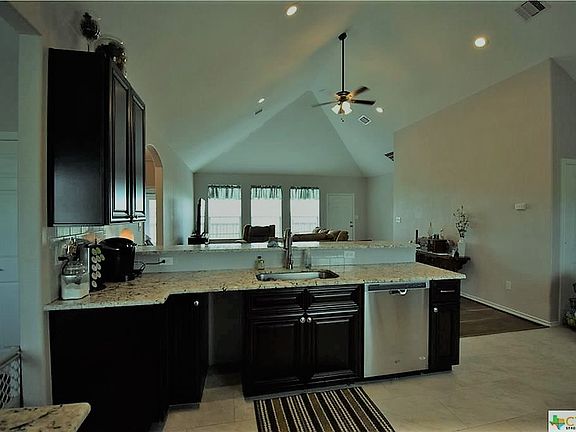 5th image of 681 Bay Dr