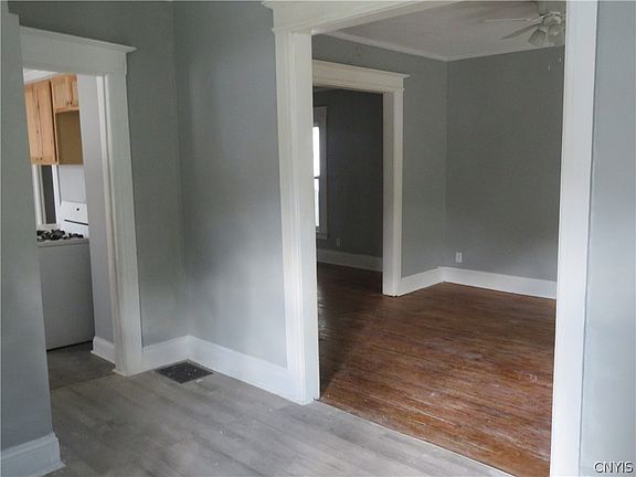 3rd image of 420 Rich St
