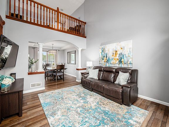 5th image of 12528 Saratoga Ln