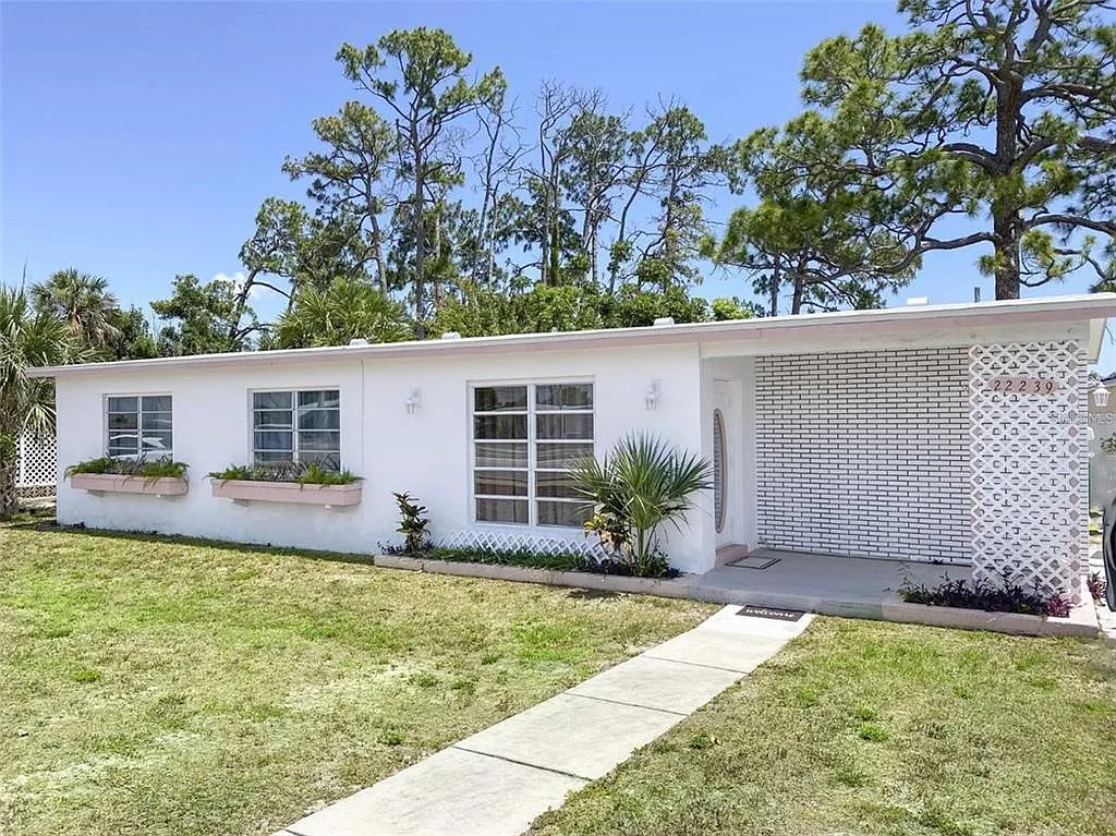 3 bed, 1.0 bath, 1253 sqft, $1,800 — Photo 1