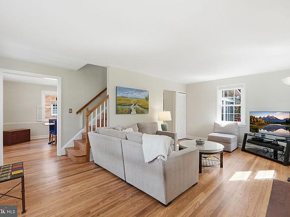 3rd image of 2406 Churchill Rd