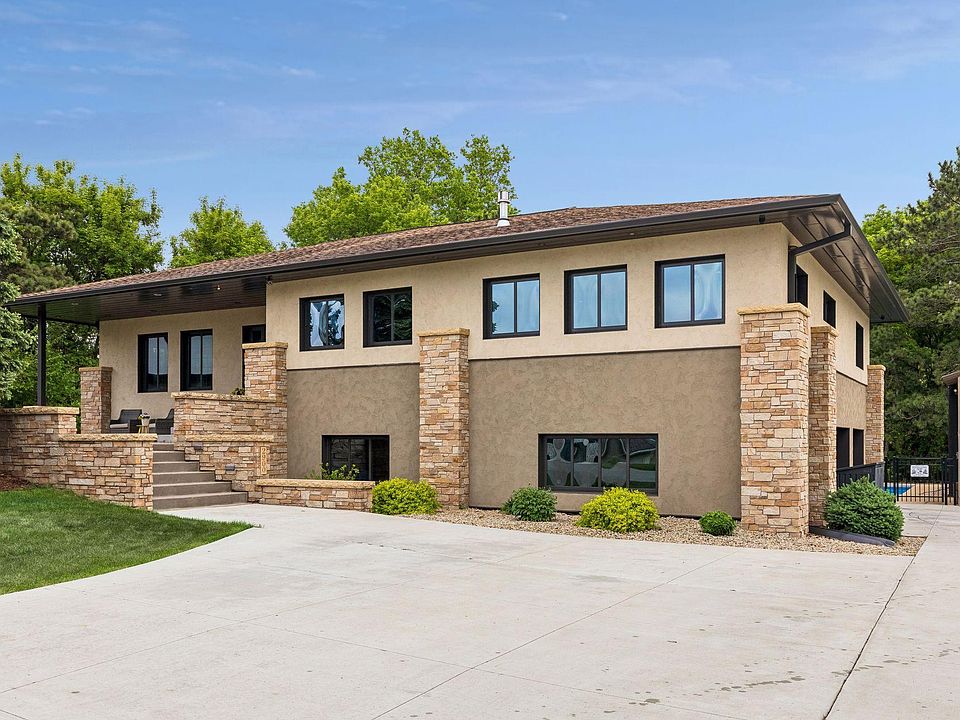 1st image of 2900 Skyline Dr