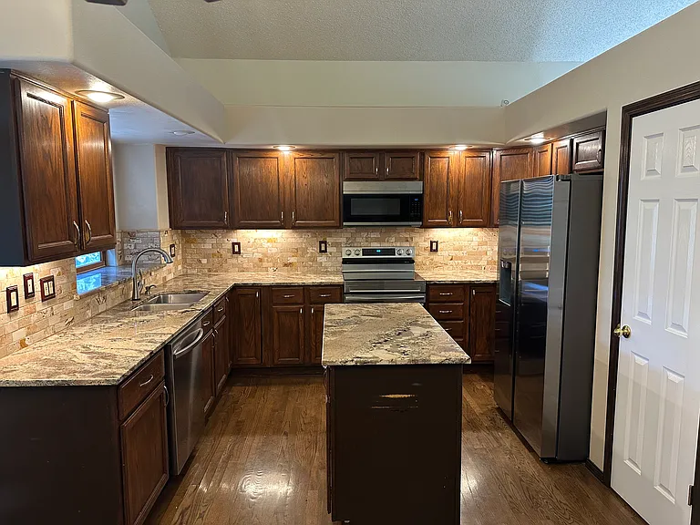 7955 Manston Dr — Photo 5