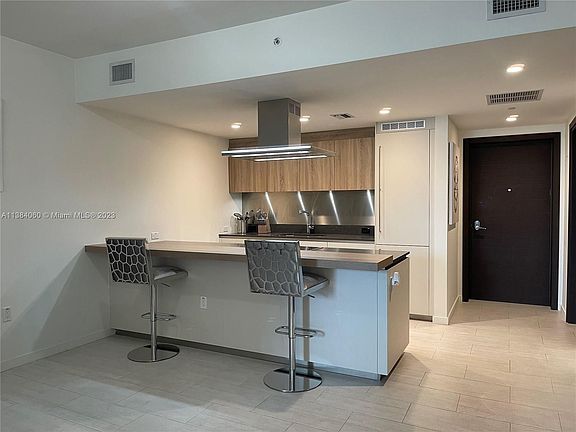 4th image of 1000 Brickell Plz #2003
