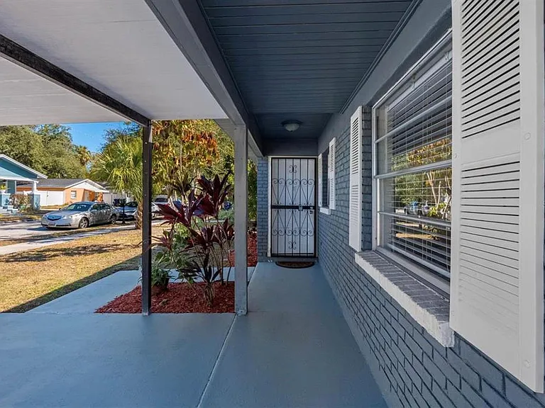 1740 W Walnut St — Photo 2