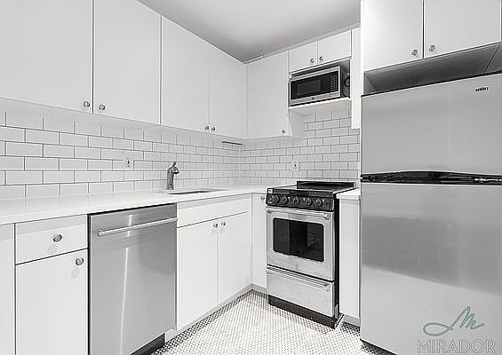5th image of 132 E 45th St APT 11C