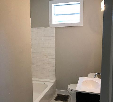 5th image of 1692 Kendale Ave