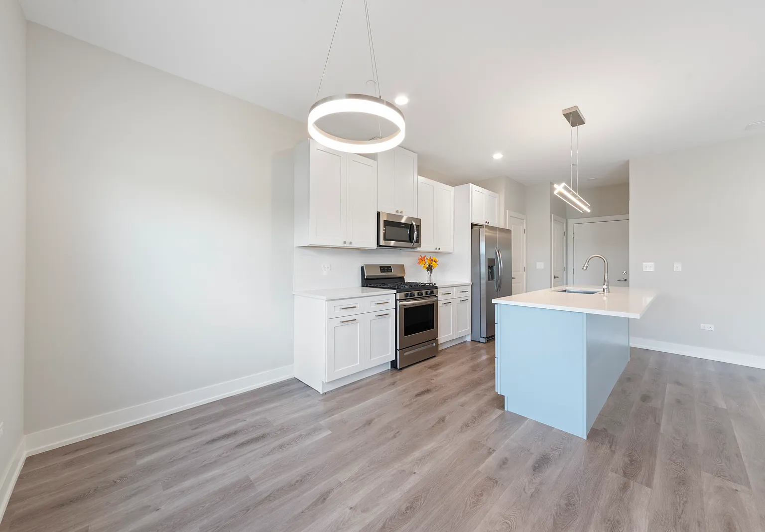 3 bed, 4.0 bath, 1826 sqft, $3,899 — Photo 2