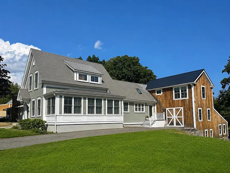 60 Packers Falls Rd — Photo 1