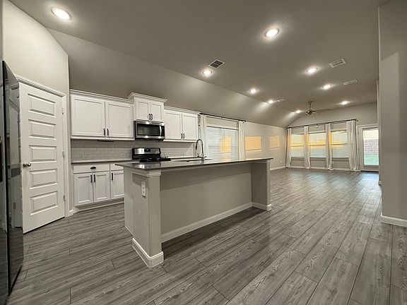 3rd image of 5431 Big Thicket Ln