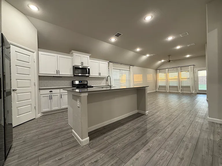 5431 Big Thicket Ln — Photo 3